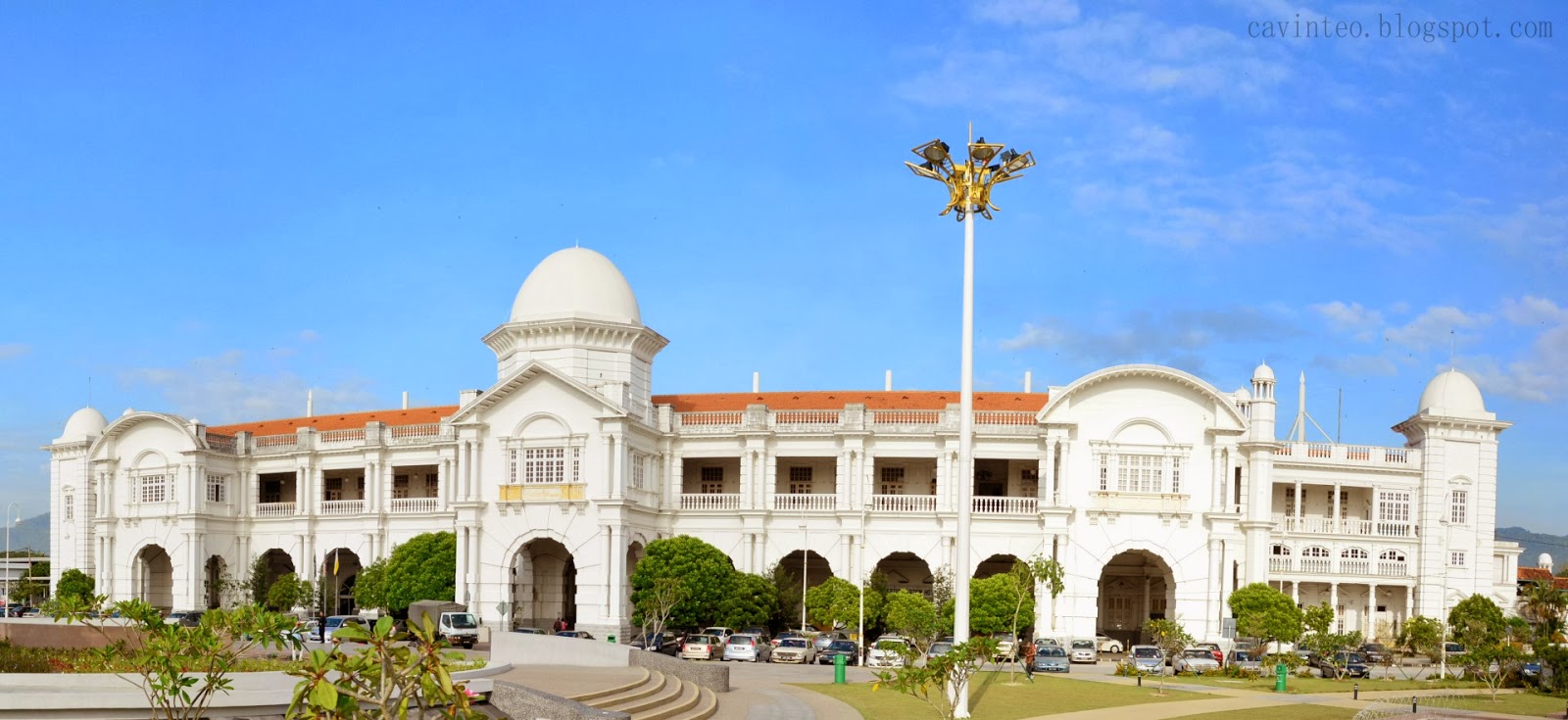 Entree Kibbles: Ipoh Railway Station, War Memorial and the Ipoh Tree